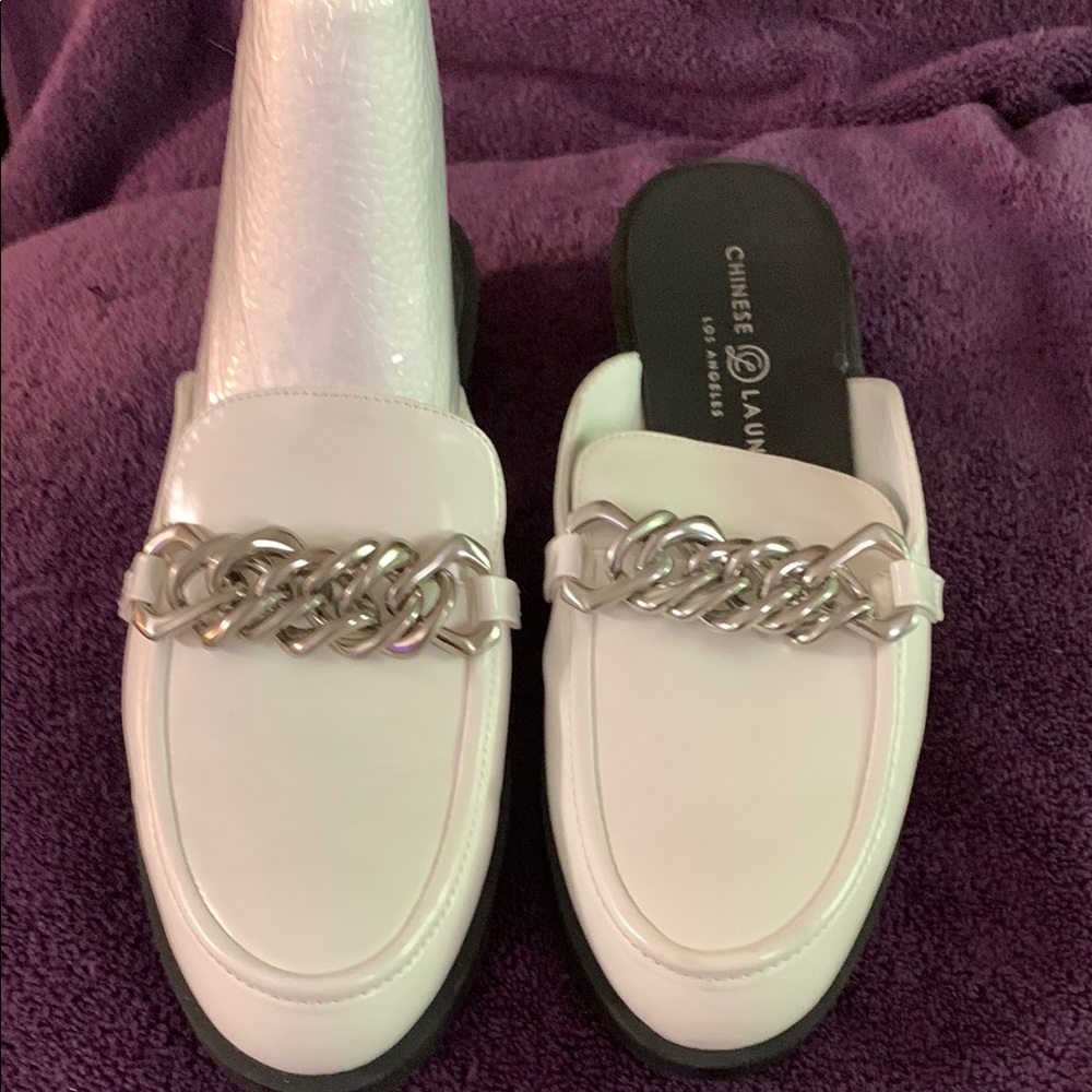 Chinese Laundry Silver and White Mules Sz 10